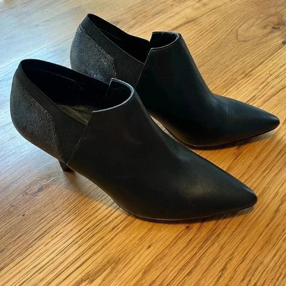 Donald J Pliner Tillie Leather Point Toe Pull On Chelsea Boot Bootie Size 5 1/2M - Picture 3 of 12